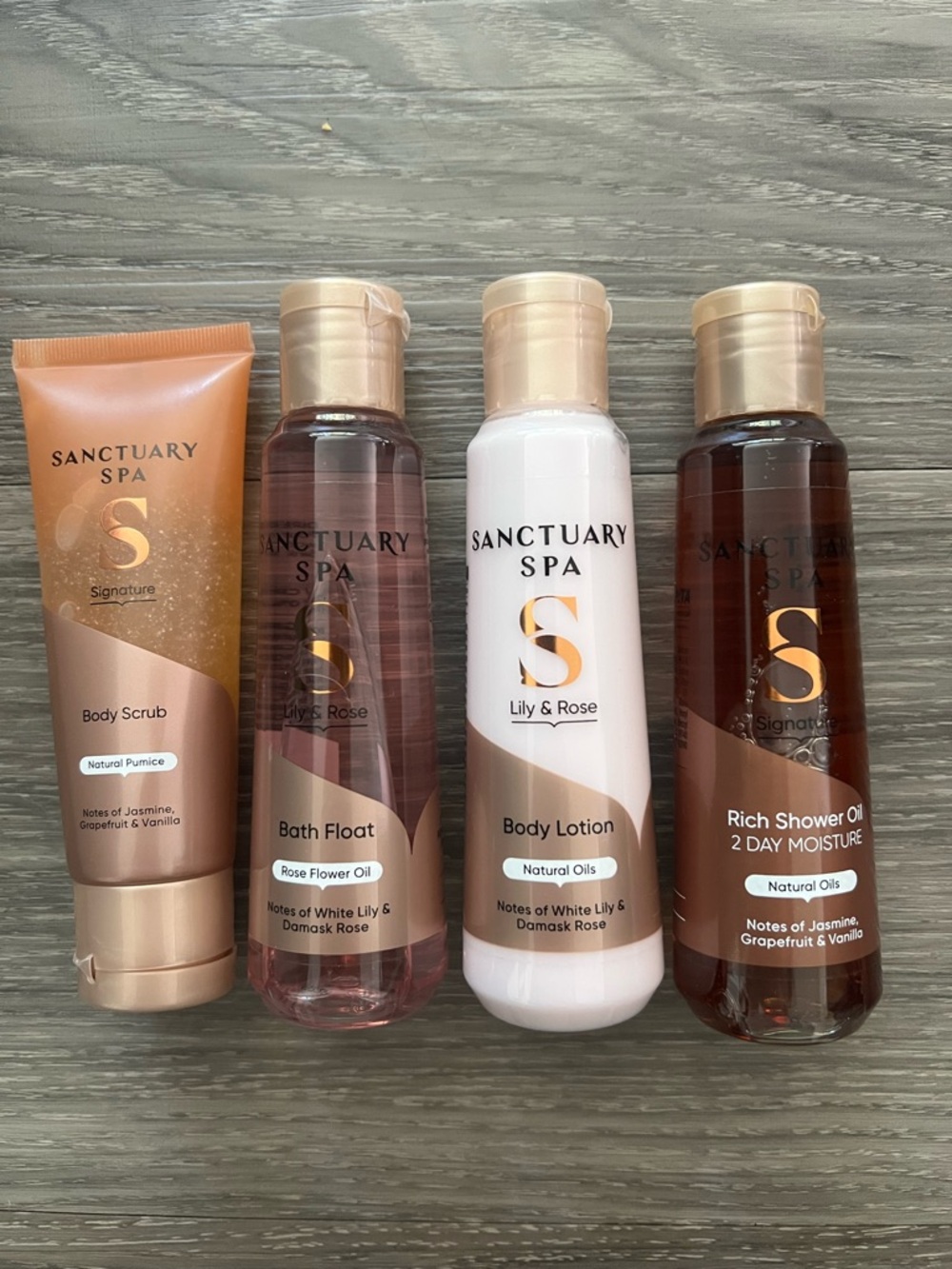 Sanctuary Spa Lily & Rose Set in White, Rose, Gold, Brown